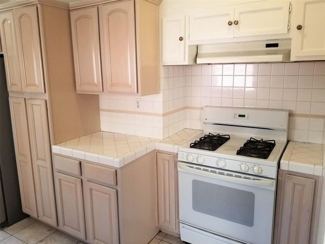 Building Photo - 1158 North Hicks Avenue