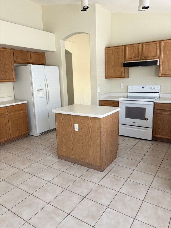 Foto del edificio - **COZY 3 BEDROOM/2 BTHROOM/2 CAR GARAGE HO...