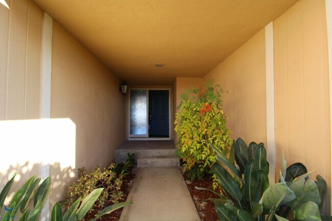 Building Photo - $5,295 Beautiful Large Home - 3 Bed/2 Bath...