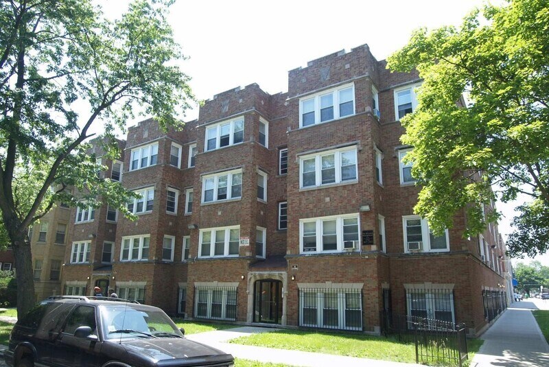 Primary Photo - 815 E 82nd St