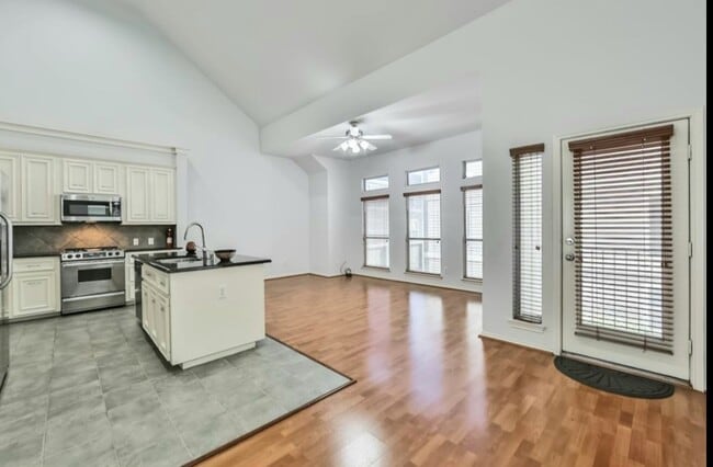 Kitchen & Living - 1241 W 17th St