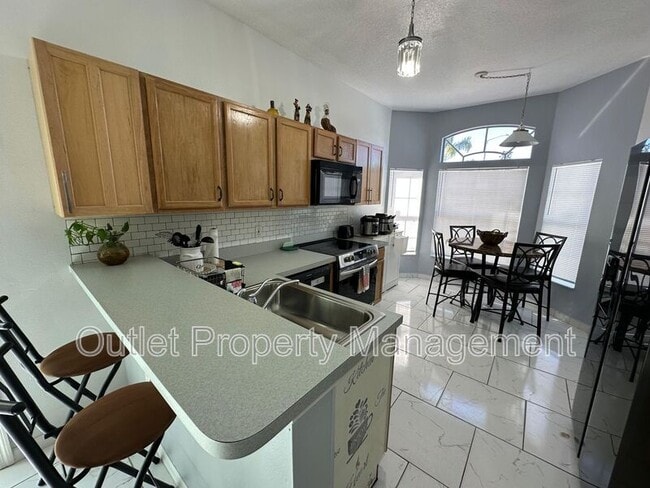 Building Photo - 645 Majesty Dr