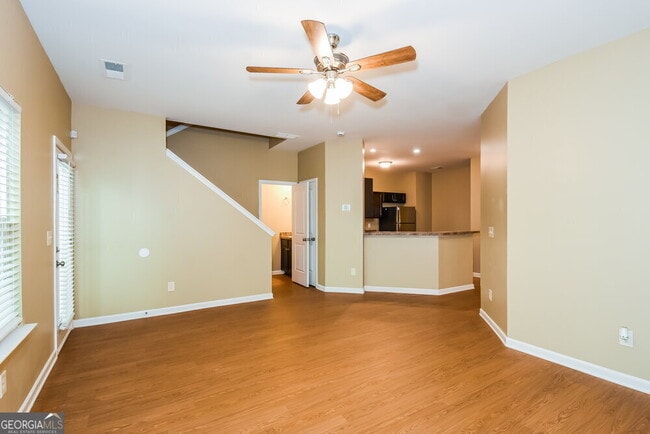 Building Photo - 526 Hill Crest Cir