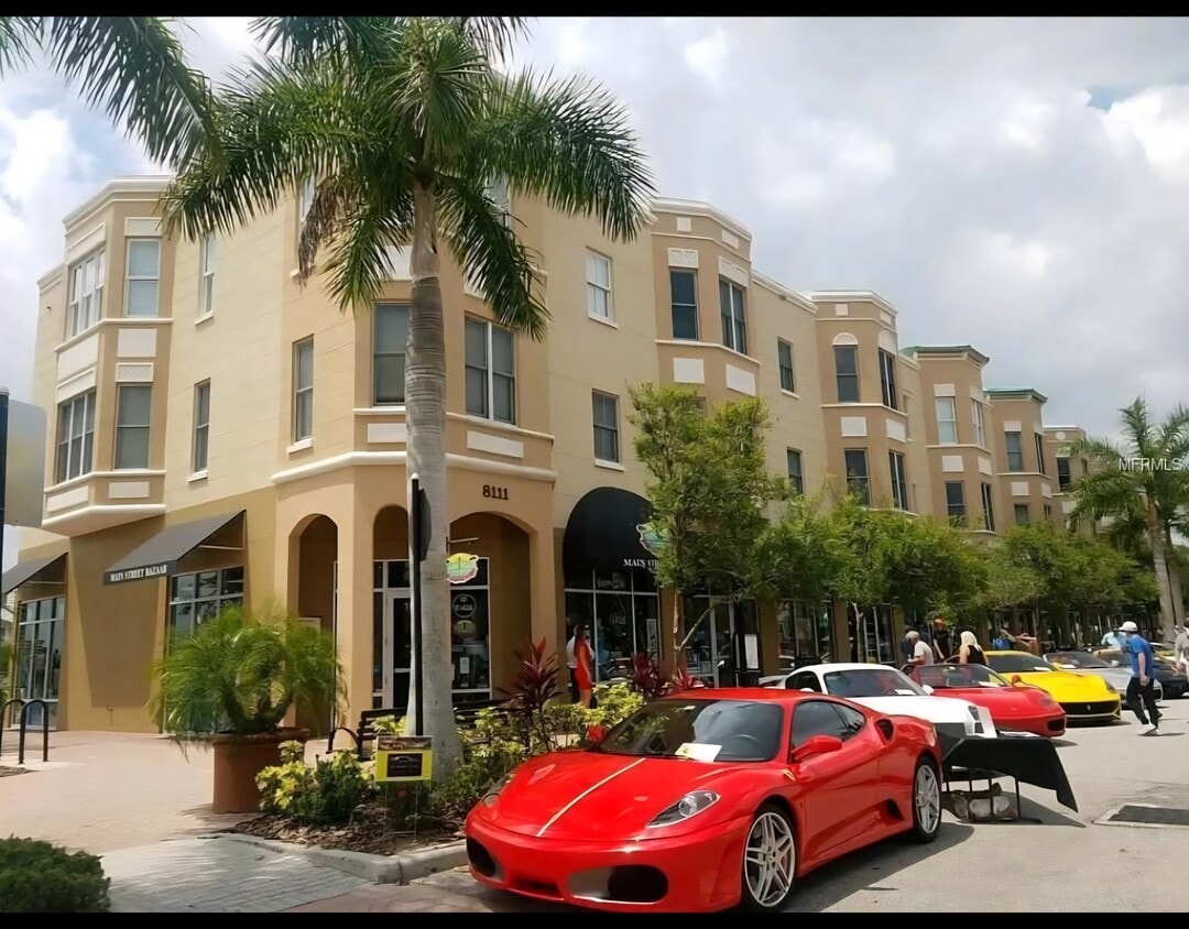 Exterior - 8111 Lakewood Main St