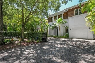 Building Photo - 4734 Sunset Dr