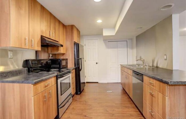 Building Photo - West Highlands Garden Level  2-bedroom 1-b...