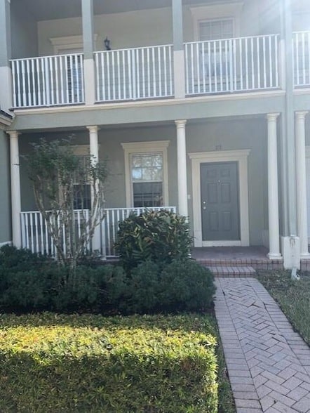 Building Photo - 211 E Thatch Palm Cir