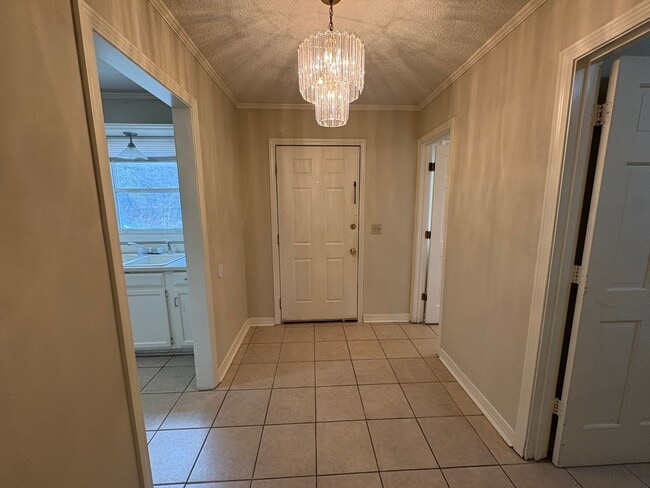 Building Photo - 3 Bed/2.5 Bath in Brookwood Subdivision