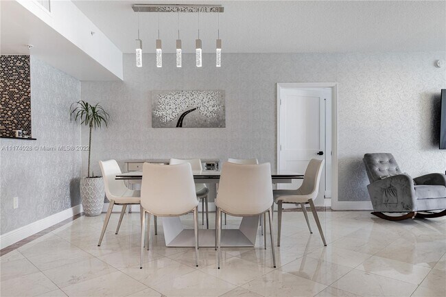 Foto del edificio - 16699 Collins Ave