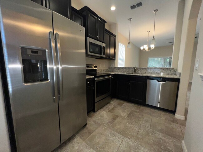 Foto del edificio - BEAUTIFUL Grande Champion at LPGA Townhome, Lake & Preserve Views, 3 Bedrooms, 2.5 Bathrooms AVAI...