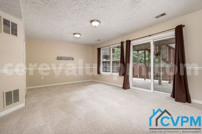 Foto del edificio - 2668 Streamview Dr