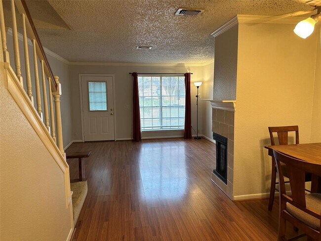 Foto del edificio - 2810 Grants Lake Blvd