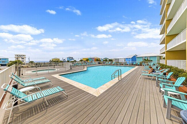 Foto del edificio - 1524 W Beach Blvd