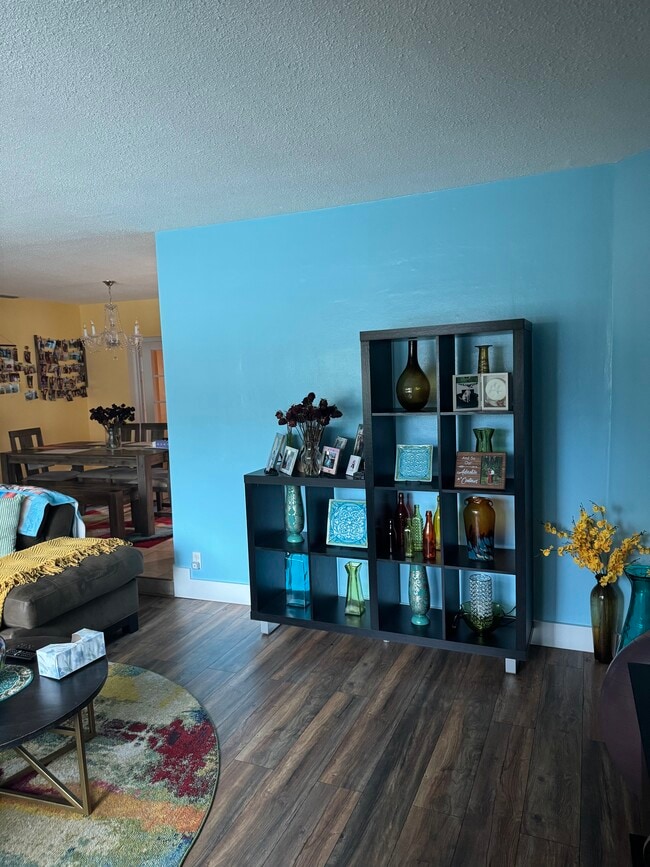 Family Room (2) - 850 SW 50th Ter