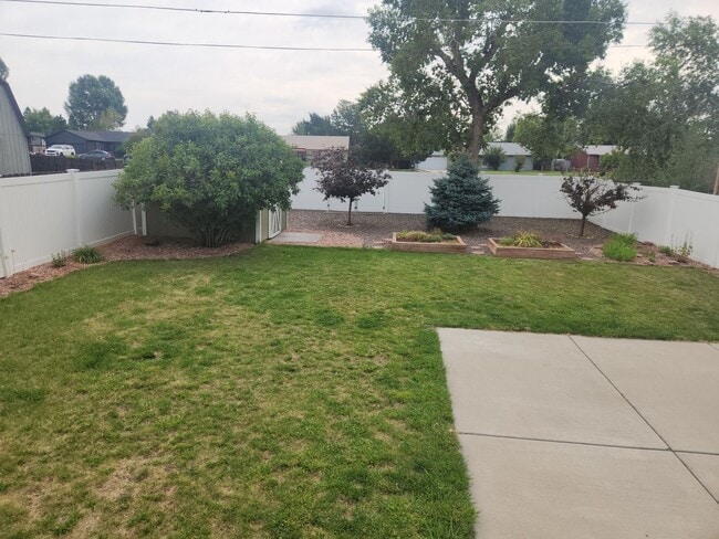 Building Photo - Monument white picket fenced 4-bedroom Bea...