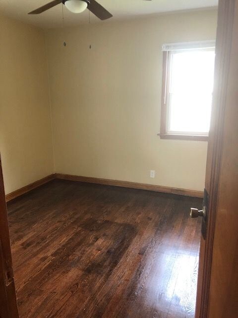 Building Photo - 4934 W. Vienna Avenue - 2 Bedroom Upper