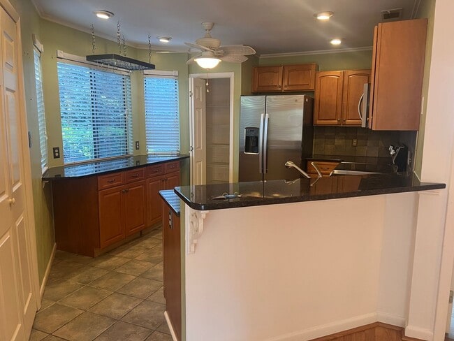 Building Photo - Wonderful One-Level, First Floor Marsh Sid...