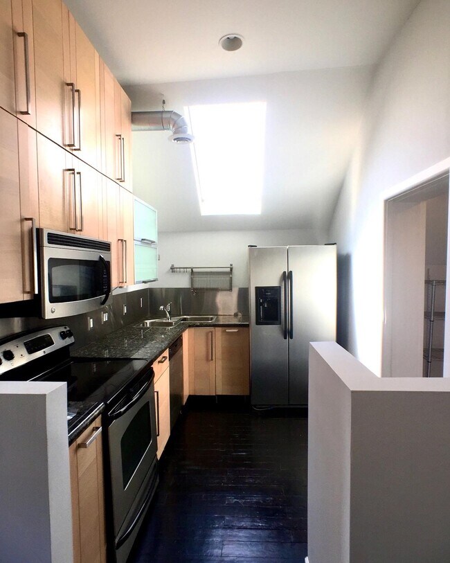 Foto del edificio - 324 W 8th St