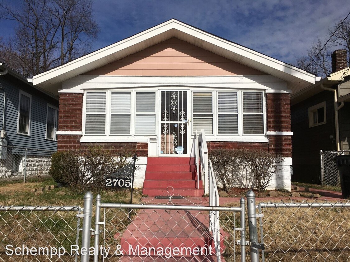 2 br, 1.5 bath House 2705 Greenwood Ave House Rental in Louisville