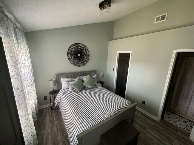 Foto del edificio - 172 Waters Edge Ln