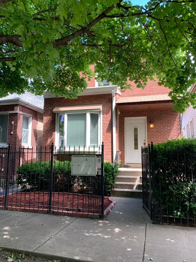 Foto del edificio - 2949 N Washtenaw Ave