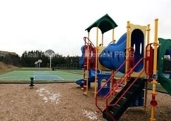 Building Photo - 6903 Victoria Dr