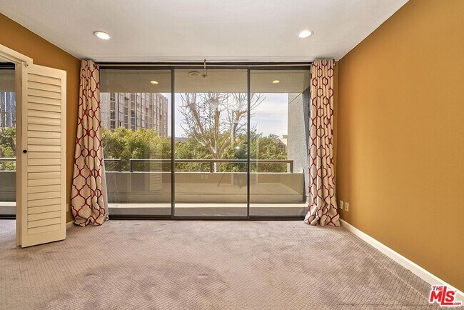Foto del edificio - 880 W 1st St