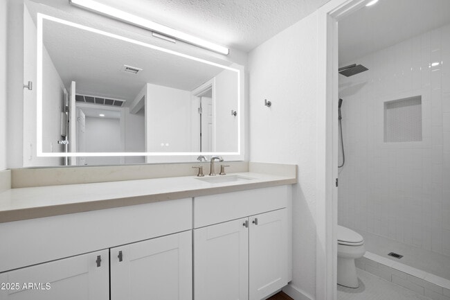 Foto del edificio - 4444 E Paradise Village Pkwy N
