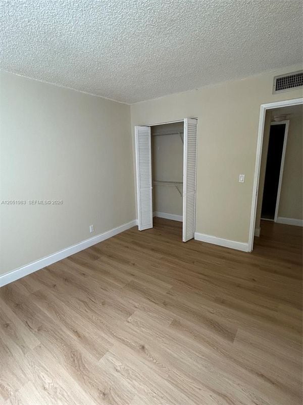 Foto del edificio - 9461 Evergreen Pl
