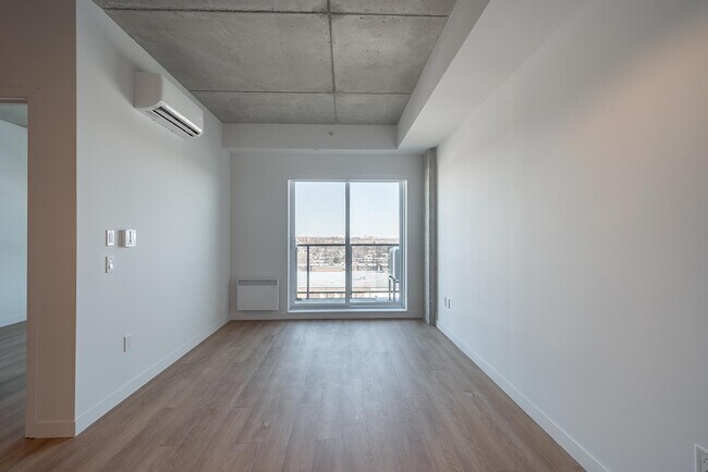 Building Photo - E507