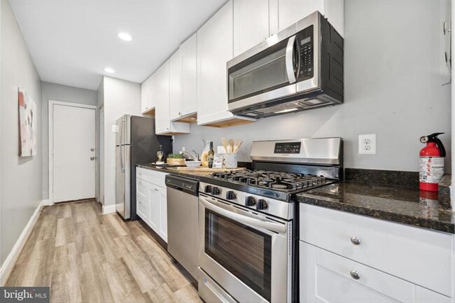 Kitchen - 909 19th St NE