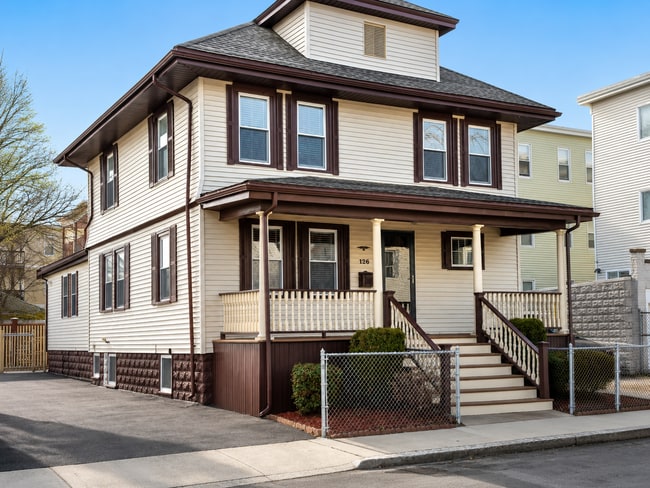Frente2 - 126 2nd St
