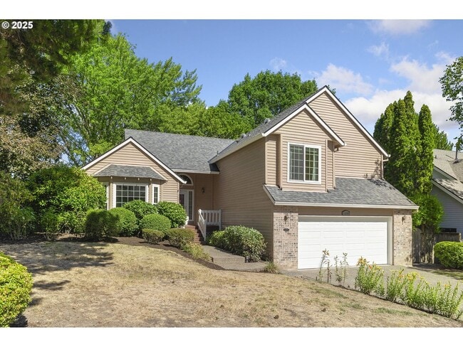 Building Photo - 3-Bedroom Home with Granite Kitchen, Family Room & Private Deck