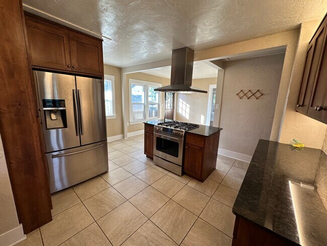 Foto del edificio - 1034 E Whitman St