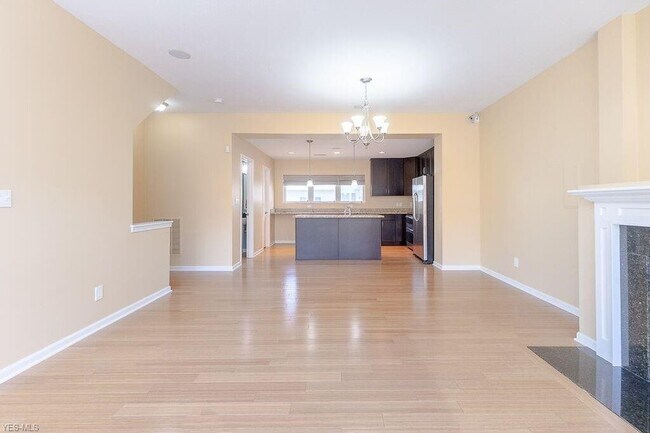 Foto del edificio - 1263 W 74th St.