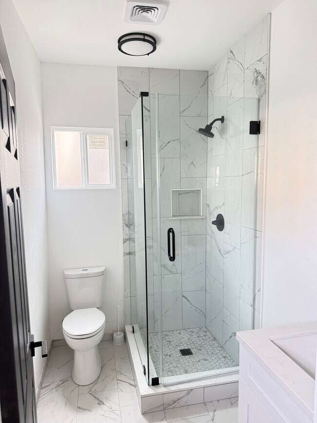 Foto del edificio - 1248 1/2 W 24th St