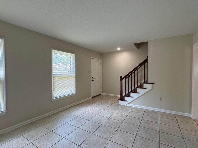 Foto del edificio - 5659 Hinton Pl