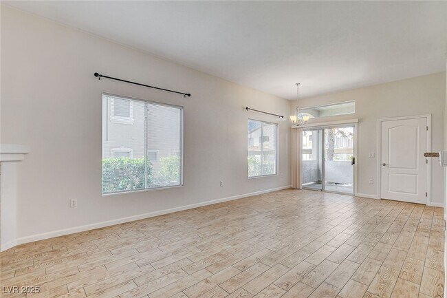Foto del edificio - 2305 W Horizon Ridge Pkwy
