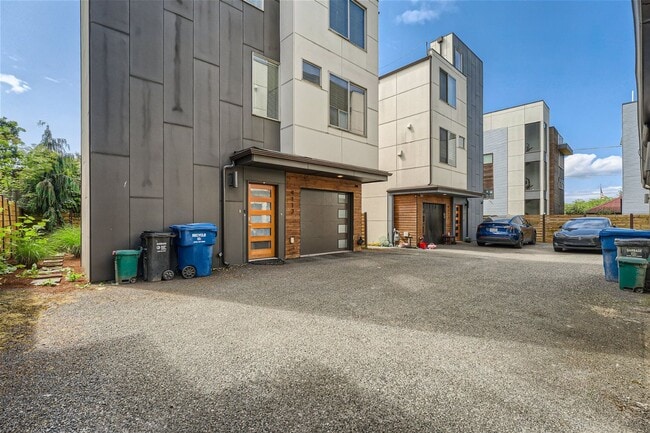 Building Photo - Modern West Seattle Townhome with Rooftop ...