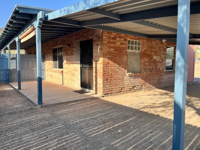 Foto del edificio - 1303-1313 W. Cedar Street
