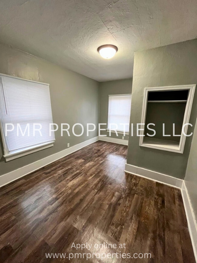 Building Photo - 2 Bedrooms/1 Bathroom House