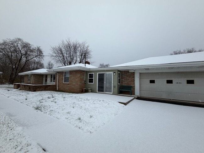 Building Photo - Large 3 Bedroom on Two Acres!