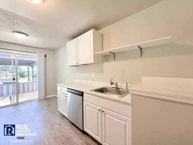 Foto del edificio - 1408-1414 Josephine Ct SE