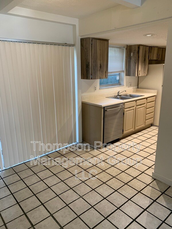 Building Photo - 1736 E Mulberry Dr