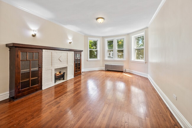 Foto del edificio - 3332 N Claremont Ave