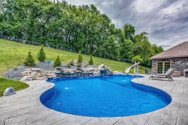 Building Photo - 6 br, 5.5 bath House - 1046 Nottingham Ct