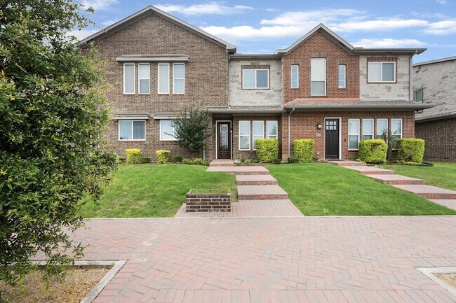 Foto del edificio - 5871 Rivendell Dr