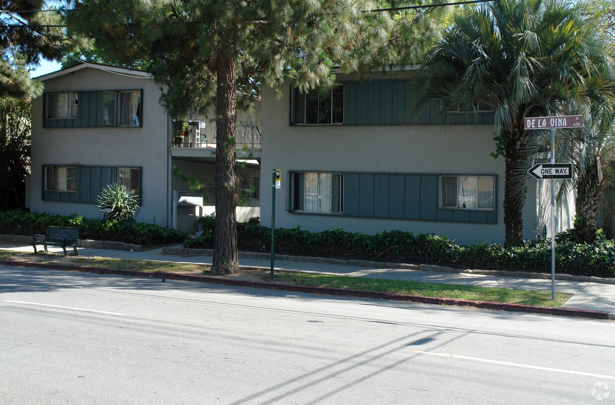Primary Photo - 633 De La Vina St