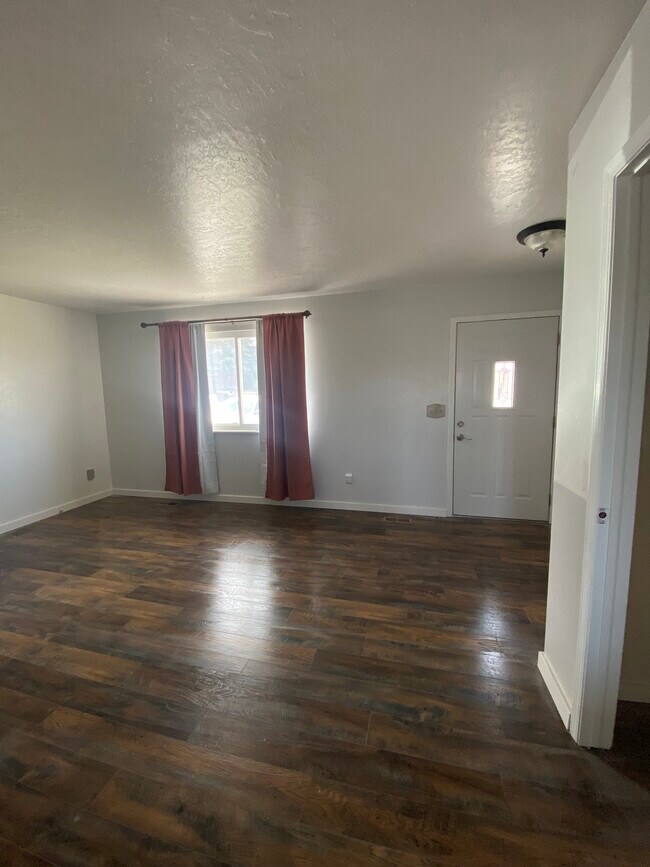 Foto del edificio - 2122 Colonial Ln