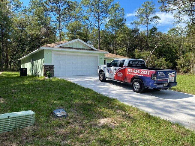 Building Photo - Custom Home - Desirable Citrus Springs Nei...